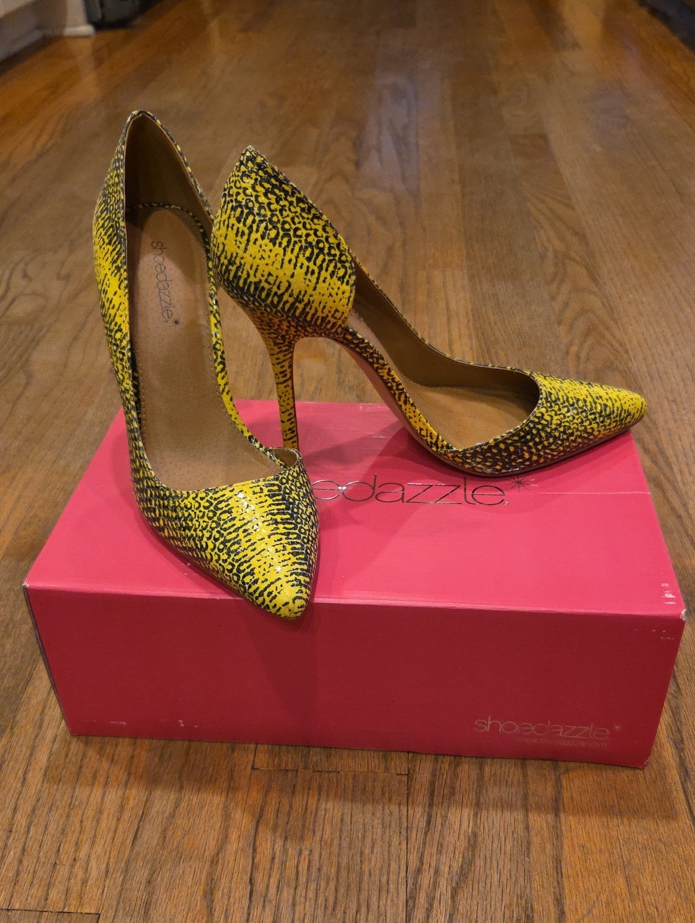 Shoe Dazzle Yellow Snake-Print Pointed Pumps